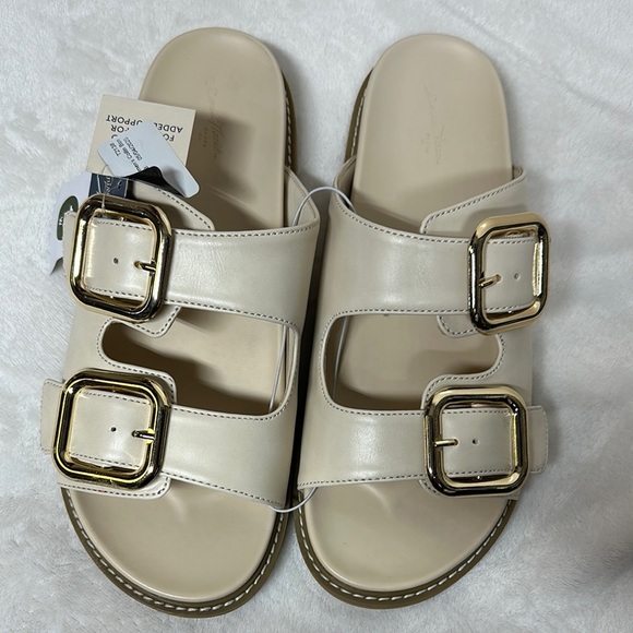 Universal Thread Cream Gold Buckle Sandals - Picture 9 of 10